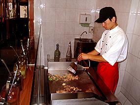 schrittweise Zubereitung am Mongolischen Grill