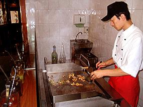 schrittweise Zubereitung am Mongolischen Grill
